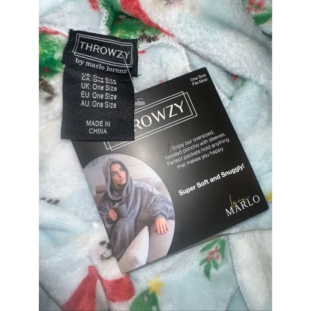 THROWZY by Marlo Lorenz Hooded Pullover Christmas polar bear Christmas tree Patt